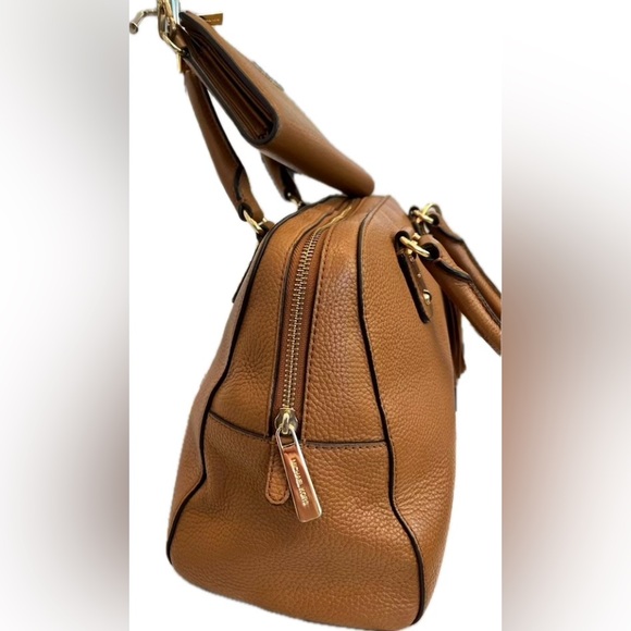 MICHAEL KORS 2 Piece Set Pebbled Leather Satchel and Large Wristlet - Picture 4 of 11